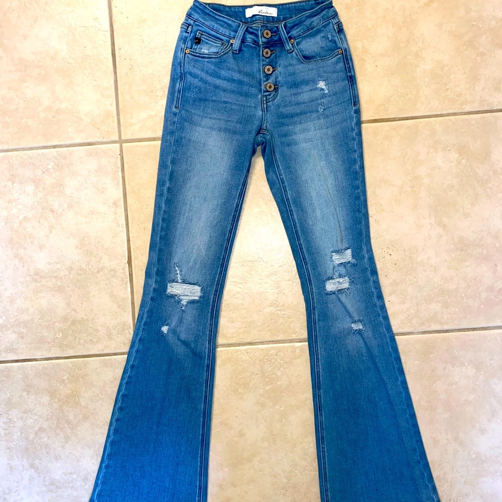 Brand new, never before worn KanCan Flared Jeans from Buckle.